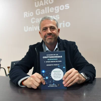 Ernesto Fasola presentó su libro sobre criptomonedas en la UNPA Río Gallegos