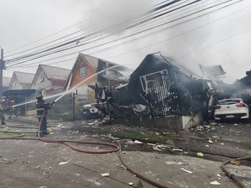 Una casa explotó por una fuga de gas: una mujer murió y nueve viviendas resultaron dañadas Una casa explotó por una fuga de gas: una mujer murió y nueve viviendas resultaron dañadas