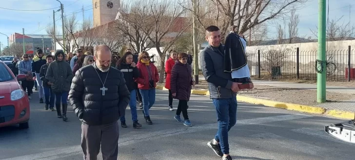  El Obispo Balsa, encabezando la procesión de San Cayetano en Las Heras