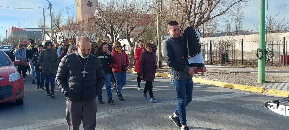  El Obispo Balsa, encabezando la procesión de San Cayetano en Las Heras