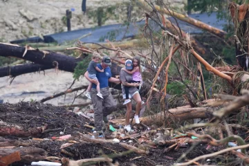 Inundaciones en Texas: ascienden a 67 los muertos y 11 niñas siguen desaparecidas