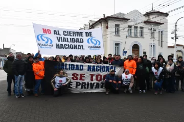 Trabajadores de Vialidad Nacional se manifestaron en Río Gallegos ante el posible cierre del organismo Trabajadores de Vialidad Nacional se manifestaron en Río Gallegos ante el posible cierre del organismo