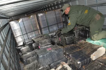 Interceptaron un camión proveniente de Paraguay que se dirigía a Chile con 1.500 kilos de marihuana Interceptaron un camión proveniente de Paraguay que se dirigía a Chile con 1.500 kilos de marihuana