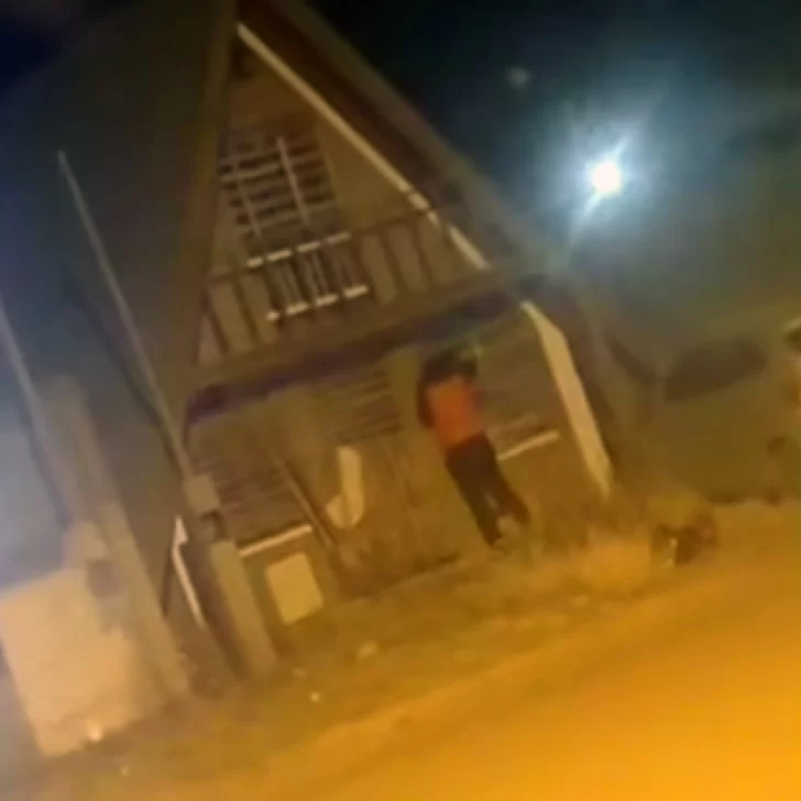 Video. Una persona ingresó y robó en la casa donde fue asesinada Jesica Minaglia en Piedra Buena Video. Una persona ingresó y robó en la casa donde fue asesinada Jesica Minaglia en Piedra Buena