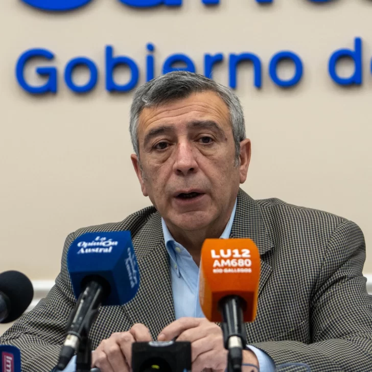 El Gobierno de Santa Cruz explicó los alcances de la cesión de áreas petroleras maduras de YPF a Fomicruz El Gobierno de Santa Cruz explicó los alcances de la cesión de áreas petroleras maduras de YPF a Fomicruz