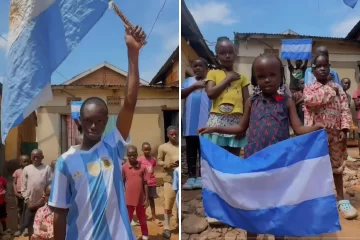 Nansana Kids, la banda infantil de Uganda que baila cumbia, homenajeó a Argentina con el Himno Nacional este 9 de julio Nansana Kids, la banda infantil de Uganda que baila cumbia, homenajeó a Argentina con el Himno Nacional este 9 de julio