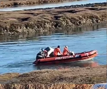 Video. Un integrante de Prefectura Naval murió ahogado tras un accidente en San Julián Video. Un integrante de Prefectura Naval murió ahogado tras un accidente en San Julián