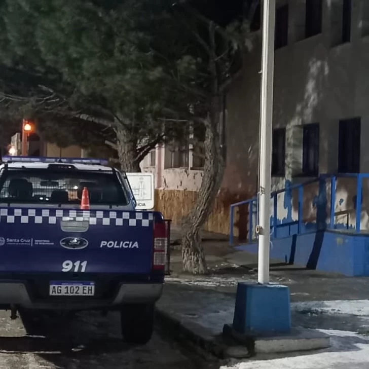 Con golpes en el rostro y descalza, una mujer pidió ayuda en una remisería tras ser agredida por el novio Con golpes en el rostro y descalza, una mujer pidió ayuda en una remisería tras ser agredida por el novio
