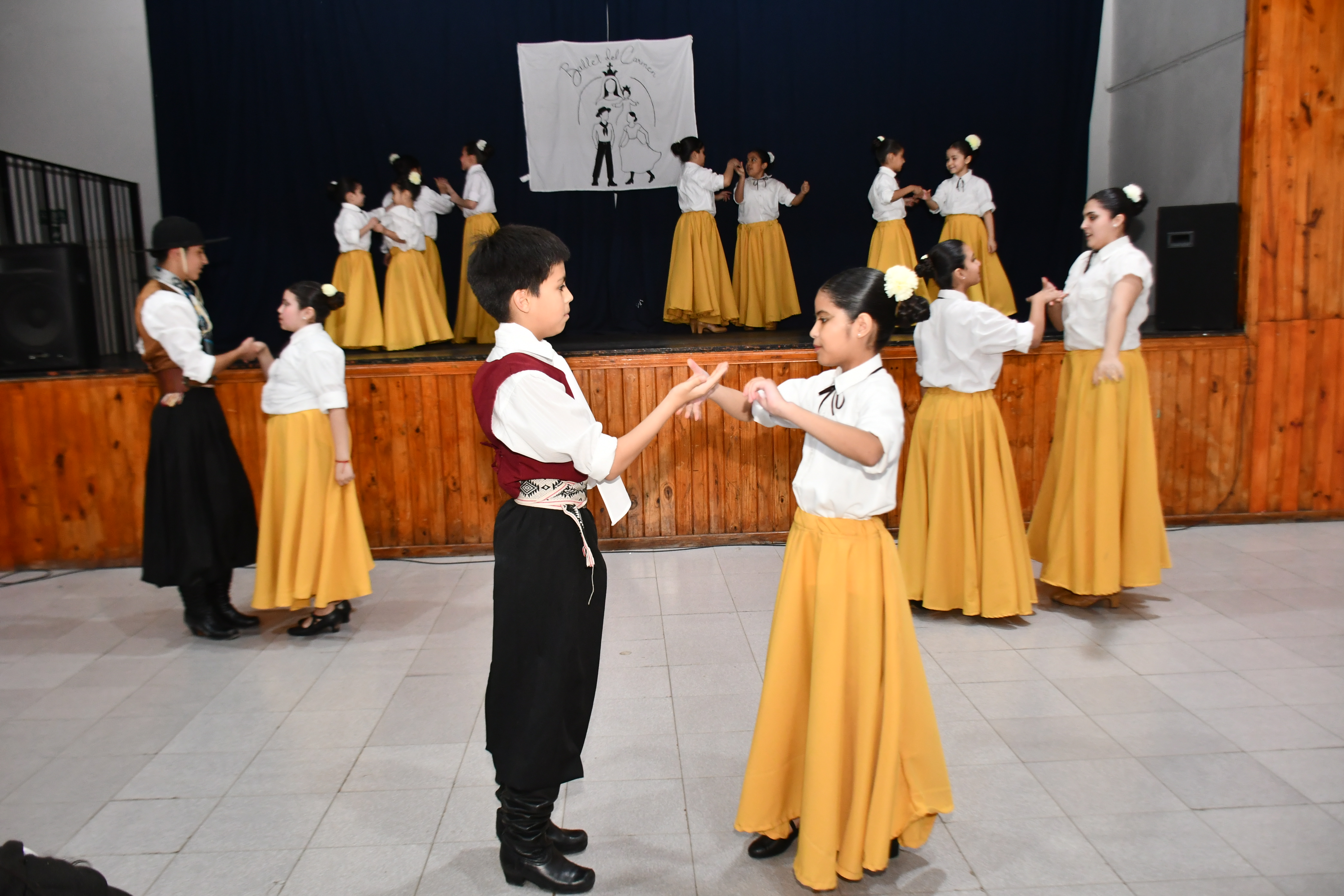  Primera presentación del Ballet Folclórico Del Carmen. FOTO: JOSÉ SILVA / LA OPINION AUSTRAL