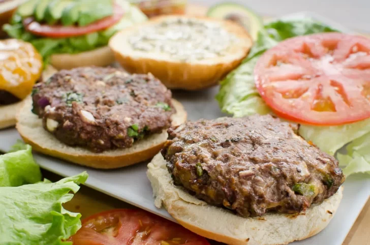 Receta de hamburguesas caseras: cómo preparar unos medallones de carne bien sabrosos