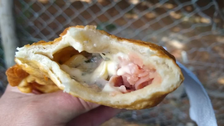 Receta de tortas fritas rellenas con jamón y queso horneadas