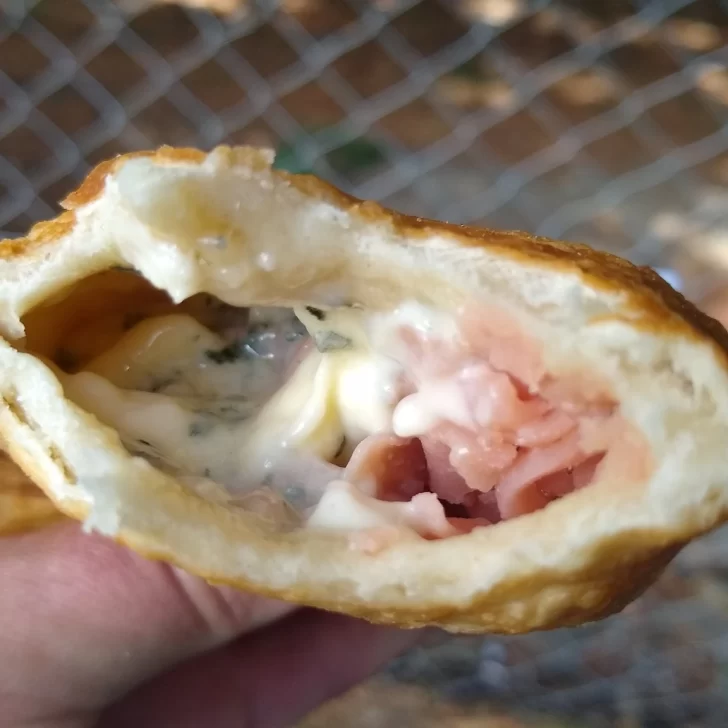 Receta de tortas fritas rellenas con jamón y queso horneadas Receta de tortas fritas rellenas con jamón y queso horneadas