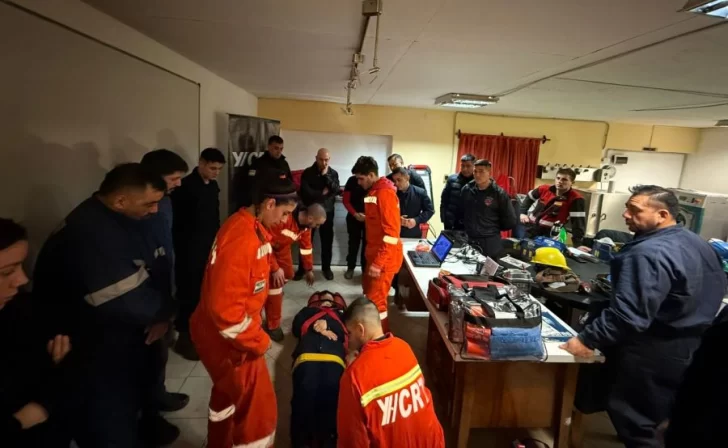  Participó del curso personal de Defensa Civil y Bomberos.