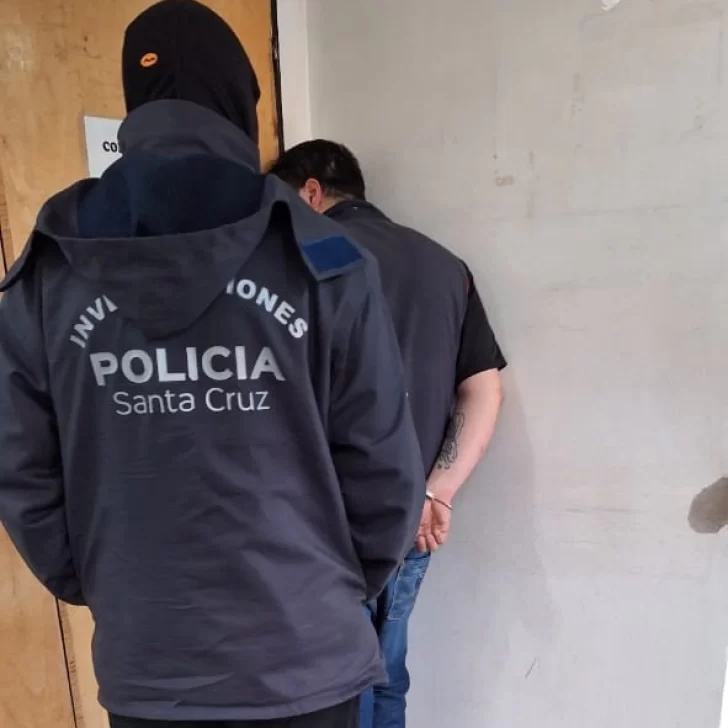 Robaron una casilla municipal, fueron detenidos y les secuestraron un auto Robaron una casilla municipal, fueron detenidos y les secuestraron un auto