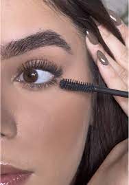 ANMAT prohibió un famoso serum para pestañas y otros productos médicos y de limpieza