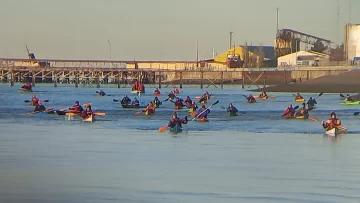 Extremo: 36 kayakistas remaron del mar al estuario de Río Gallegos con -11° C por el Aniversario de Prefectura Naval Argentina