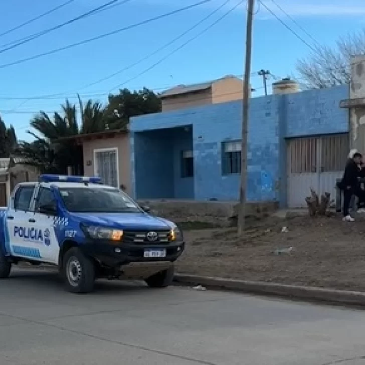 La Policía impidió que una familia usurpara una casa en Caleta Olivia