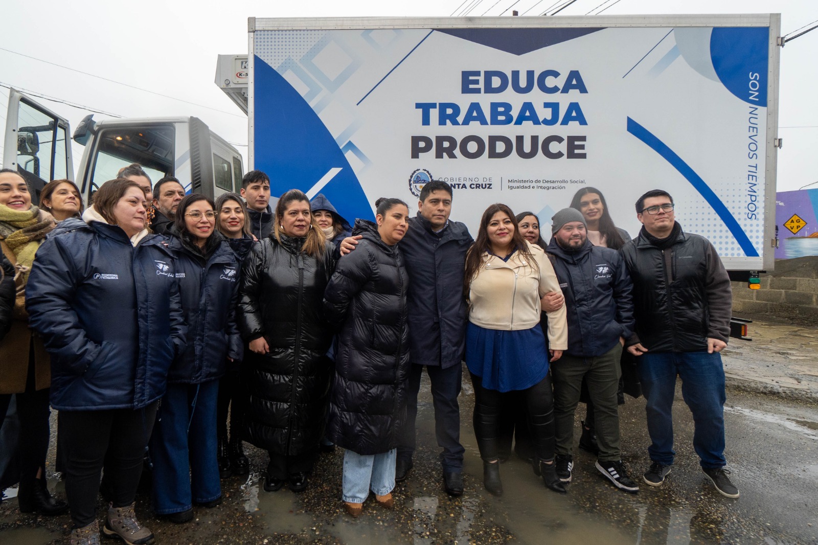 Claudio Vidal entregó 50 camionetas 0KM y un camión a organismos provinciales de Santa Cruz