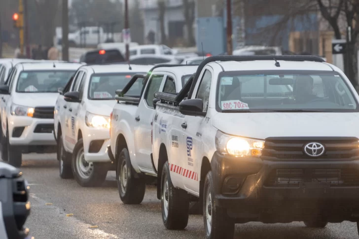Claudio Vidal entregó 50 camionetas 0KM y un camión a organismos provinciales de Santa Cruz