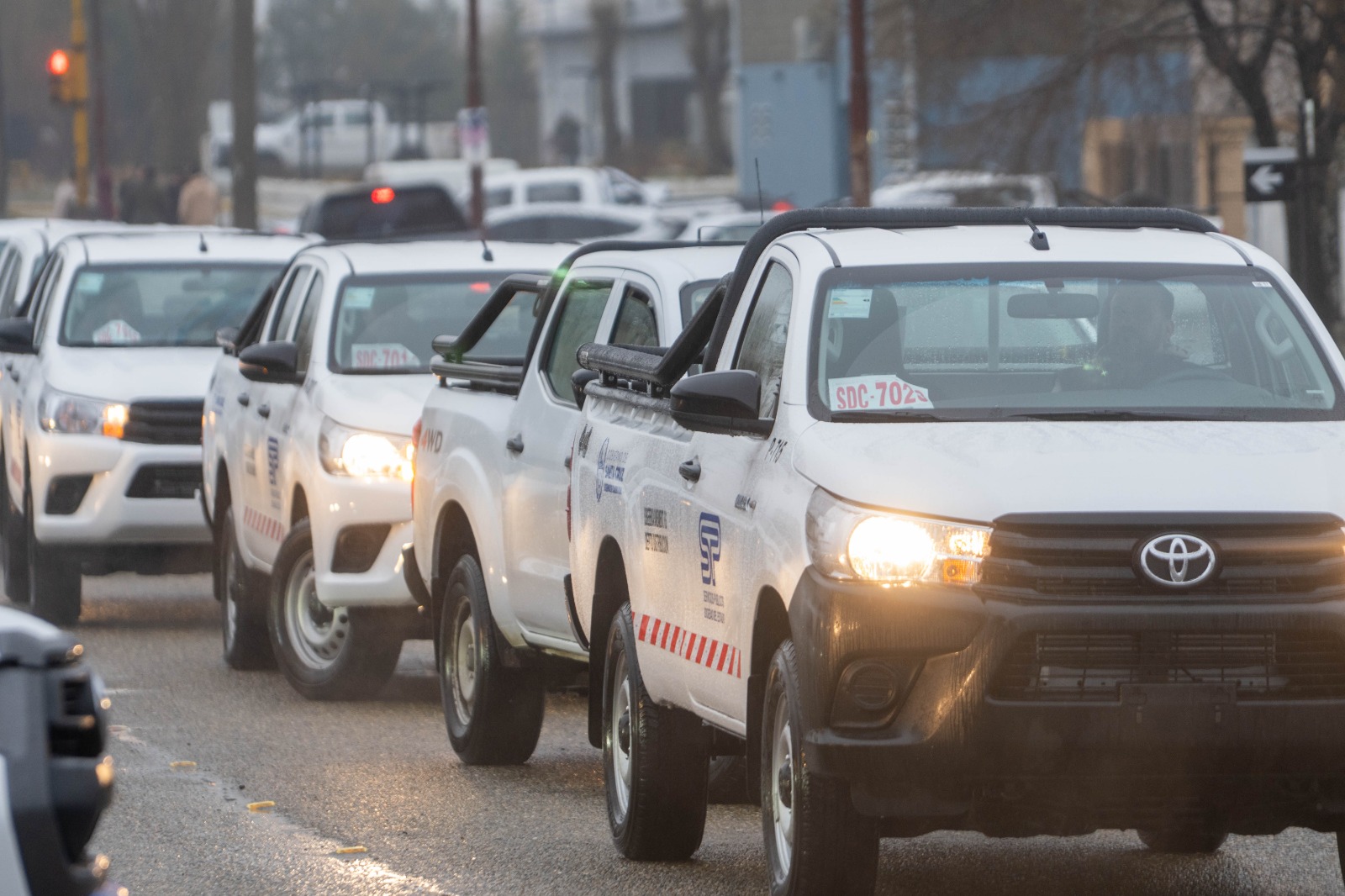 Claudio Vidal entregó 50 camionetas 0KM y un camión a organismos provinciales de Santa Cruz
