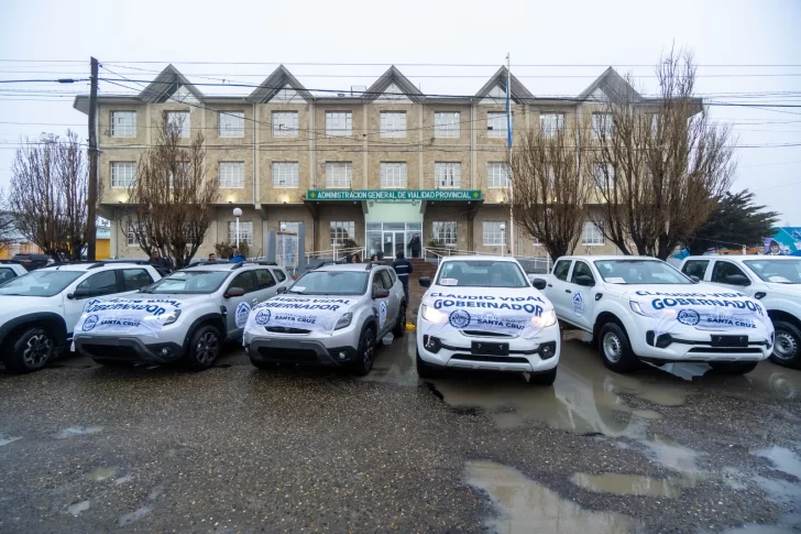 Claudio Vidal entregó 50 camionetas 0KM y un camión a organismos provinciales de Santa Cruz