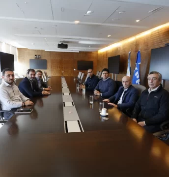 El Gobierno de Santa Cruz e YPF ratificaron la reactivación de equipos en zona norte y la perforación en Palermo Aike El Gobierno de Santa Cruz e YPF ratificaron la reactivación de equipos en zona norte y la perforación en Palermo Aike