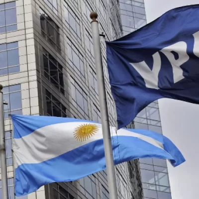 Respiro para Argentina: frenan el fallo que ordena entregar el 51% de las acciones de YPF