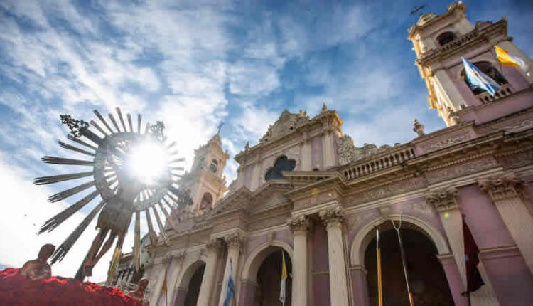 Tras pasar por Río Negro, el peregrino salteño encara el tramo final de su travesía hacia Salta