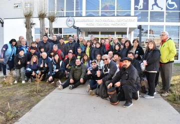 Santa Cruz viaja a Salta con 60 adultos mayores para competir en los Juegos Nacionales Evita Santa Cruz viaja a Salta con 60 adultos mayores para competir en los Juegos Nacionales Evita