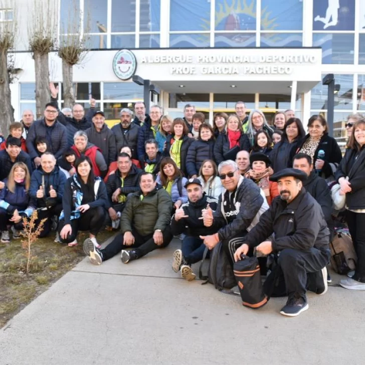 Santa Cruz viaja a Salta con 60 adultos mayores para competir en los Juegos Nacionales Evita Santa Cruz viaja a Salta con 60 adultos mayores para competir en los Juegos Nacionales Evita