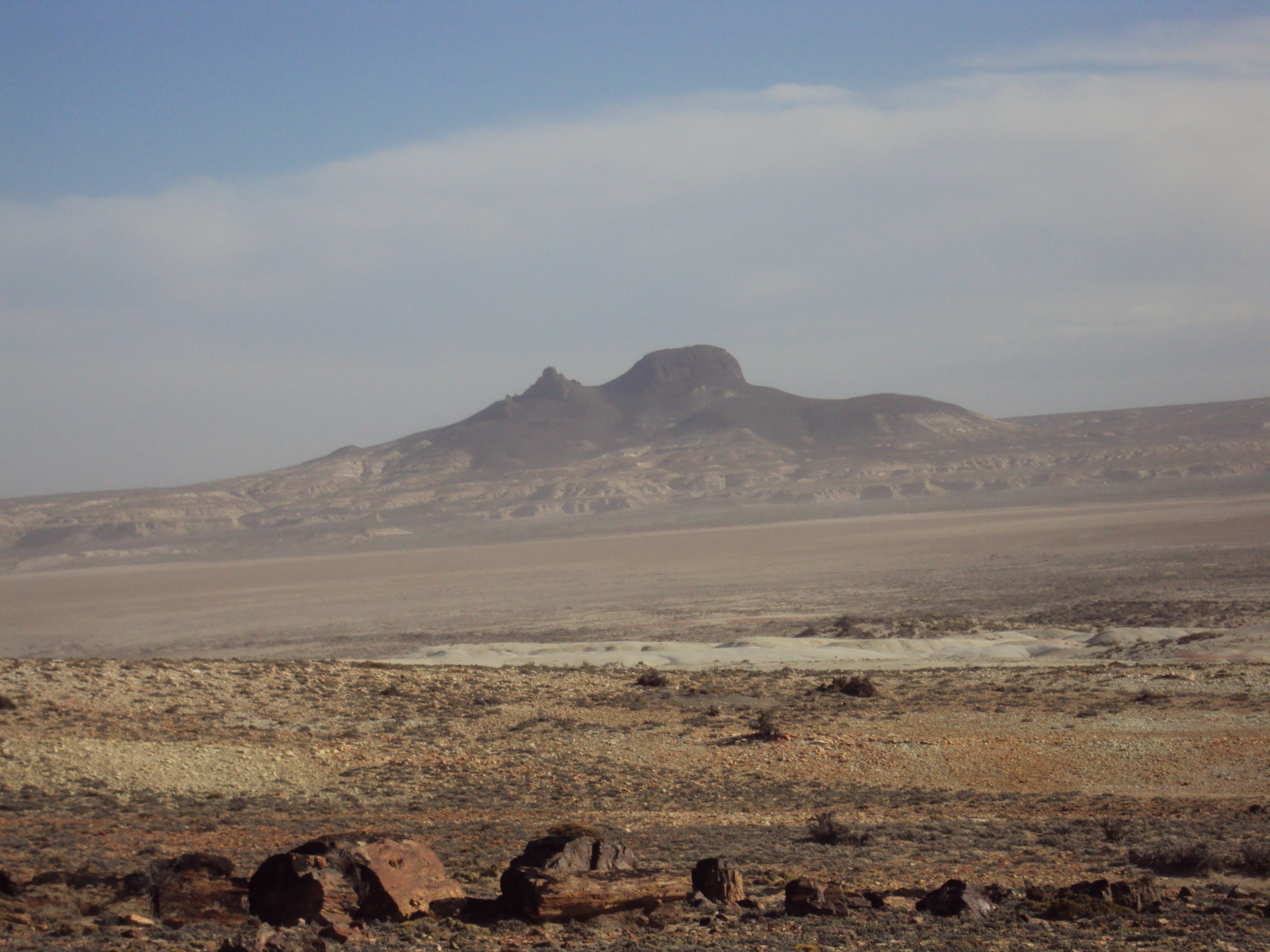 Volcán Madre e Hija en el PN y MN Bosques Petrificados de Jaramillo, Santa Cruz. Foto: Mónica Mienvelle