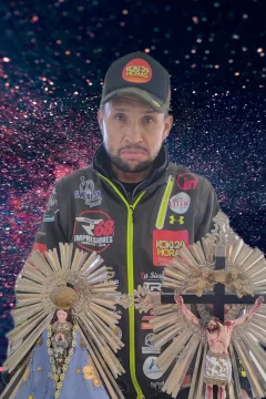 Tras pasar por Río Negro, el peregrino salteño encara el tramo final de su travesía hacia Salta Tras pasar por Río Negro, el peregrino salteño encara el tramo final de su travesía hacia Salta