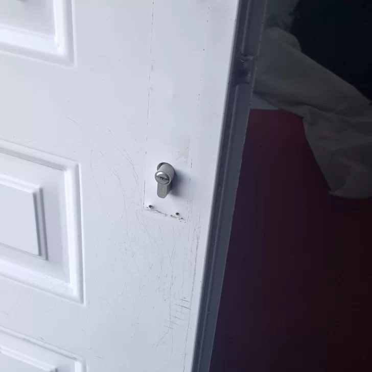 Robo millonario de equipamiento de una radio de Caleta Olivia: “No es un buen día por acá”