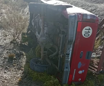 Tres personas trasladadas al hospital tras un accidente cerca de Puerto San Julián Tres personas trasladadas al hospital tras un accidente cerca de Puerto San Julián
