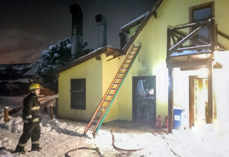 Una freidora industrial provocó un incendio en un restaurante de El Chaltén
