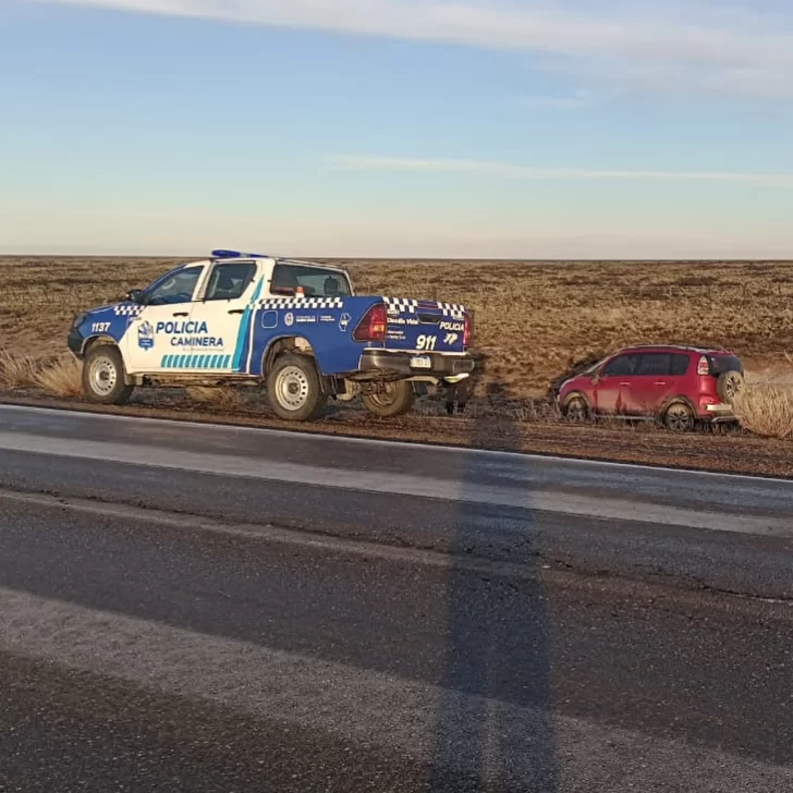 Perdió el control de su auto y volcó cerca de Cerro Vanguardia: se salvó de milagro