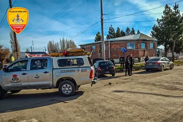 Dos vehículos chocaron cerca de un cuartel de Bomberos en Perito Moreno Dos vehículos chocaron cerca de un cuartel de Bomberos en Perito Moreno