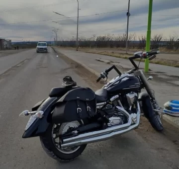 Un motociclista terminó con un brazo fracturado tras chocar contra una trafic Un motociclista terminó con un brazo fracturado tras chocar contra una trafic