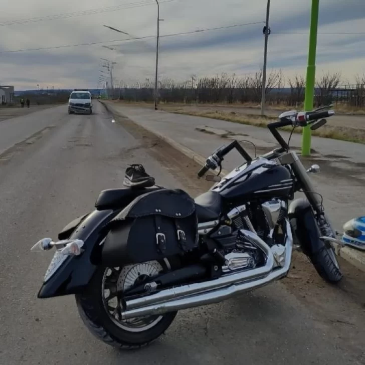Un motociclista terminó con un brazo fracturado tras chocar contra una trafic Un motociclista terminó con un brazo fracturado tras chocar contra una trafic