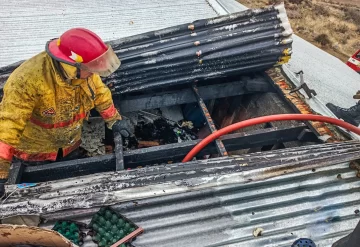 El Calafate: principio de incendio sobre una vivienda del barrio 900 Viviendas El Calafate: principio de incendio sobre una vivienda del barrio 900 Viviendas