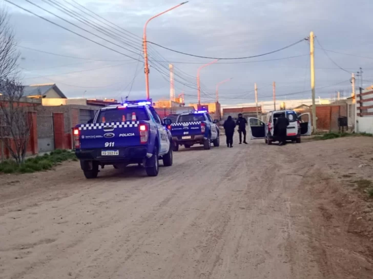  El despliegue de la Policía, tras el secuestro del auto.