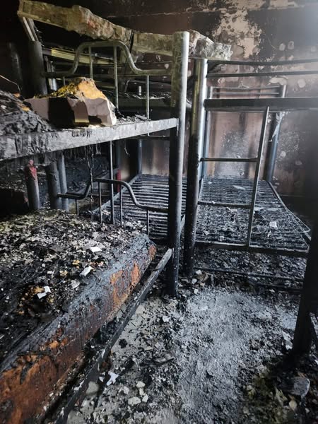 Un colchón y un calefactor provocaron un principio de incendio en un albergue deportivo