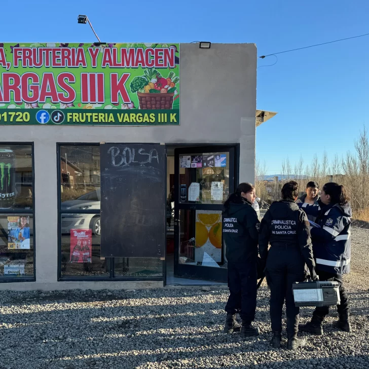 Ladrones rompieron una ventana y se apoderaron de 50 mil pesos de una verdulería Ladrones rompieron una ventana y se apoderaron de 50 mil pesos de una verdulería