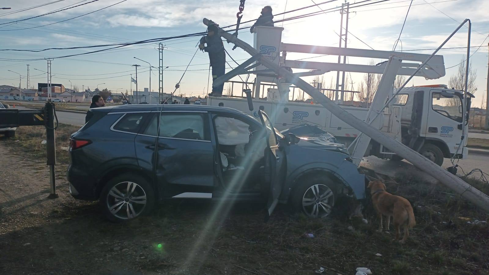  Operarios de Servicios Públicos debieron intervenir en el hecho. (FOTO: NC 10 SANTA CRUZ)