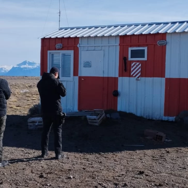 Indignación en El Chaltén: desvalijaron al Aeroclub y dejaron en riesgo la lucha contra el fuego Indignación en El Chaltén: desvalijaron al Aeroclub y dejaron en riesgo la lucha contra el fuego