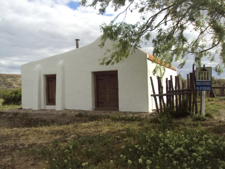  Casa donde vivió L. Piedrabuena - Isla Pavón (Foto: Lic. Mónica Menvielle - 2013)