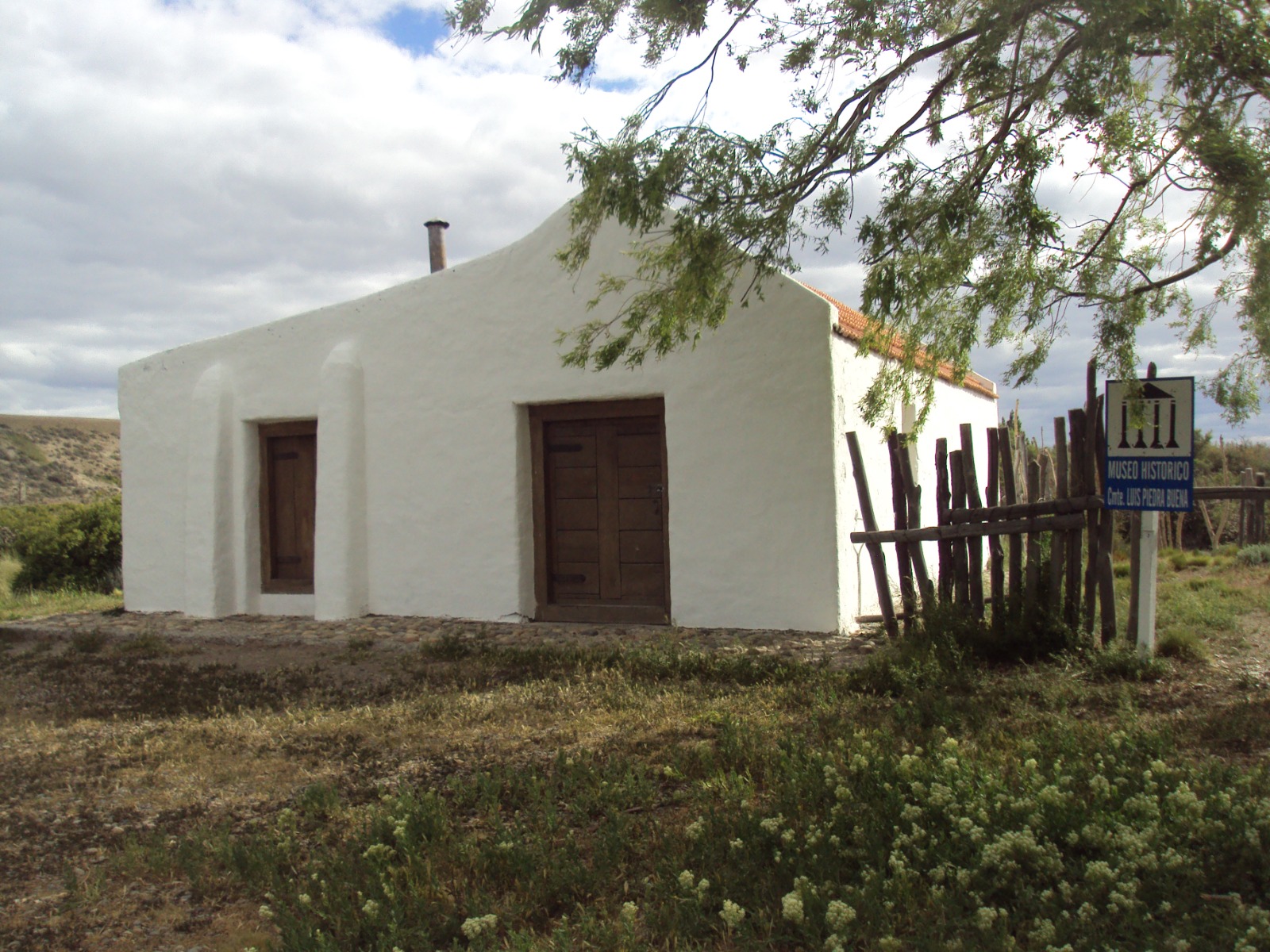  Casa donde vivió L. Piedrabuena - Isla Pavón (Foto: Lic. Mónica Menvielle - 2013)