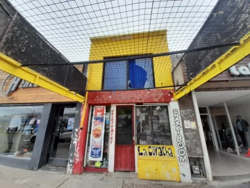 Daños y disturbios en un local de Caleta Olivia: un hombre enfrentó a la policía y fue internado Daños y disturbios en un local de Caleta Olivia: un hombre enfrentó a la policía y fue internado