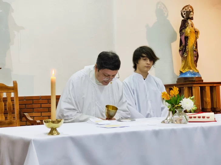  En su homilía, el padre César Heltner recordó que la providencia de Dios se manifiesta muchas veces a través de las manos de un hermano que ayuda.