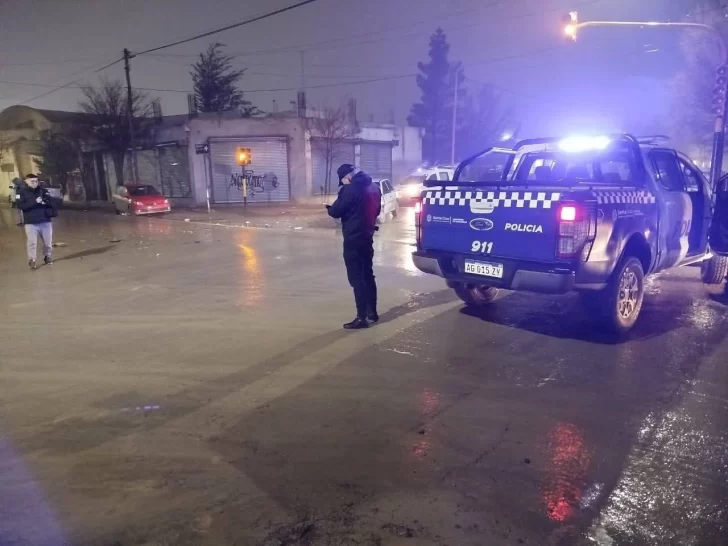  La Policía de Santa Cruz intervino de inmediato para asistir a los heridos y organizar el tránsito.